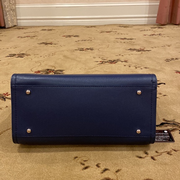 July 4 Special ❤️🤍💙Chanel 💙 Deauville 🤍medium tote bag❤️ - Picture 6 of 7